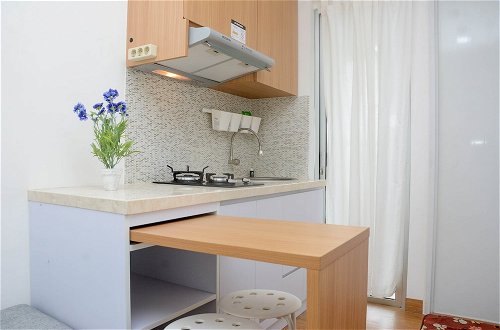 Photo 8 - Gorgeous and Cozy 2BR at Bassura City Apartment