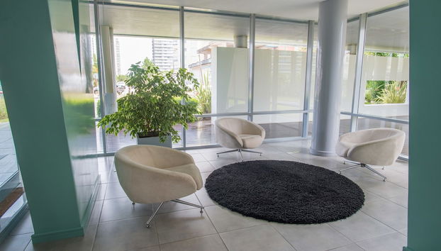 Coin salon dans le hall