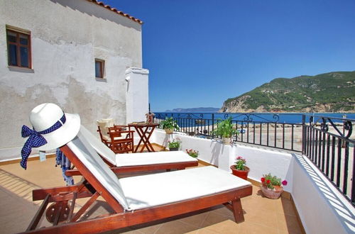 Foto 9 - Villa Yiannoula With Amazing sea View at Skopelos Old Port