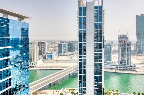 Photo 2 - Smart and Contemporary Apt With Burj Khalifa View