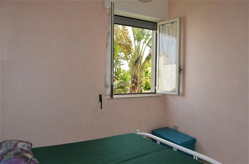 Foto 4 - Central Holiday Home With Terrace And Garden; Parking Available