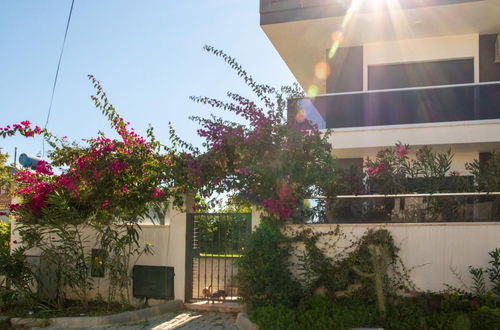 Foto 25 - Sleek Villa With Private Pool and Garden in Cesme