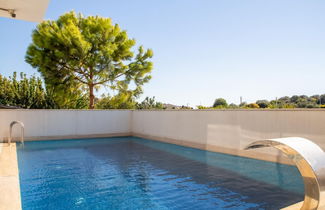 Foto 2 - Sleek Villa With Private Pool and Garden in Cesme