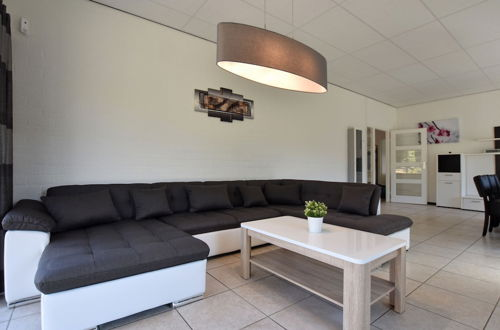 Photo 10 - Luxury Holiday Home in the South of Limburg Province with Hot Tub, Sauna, Large Garden