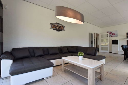 Foto 9 - Luxury Holiday Home in the South of Limburg Province with Hot Tub, Sauna, Large Garden