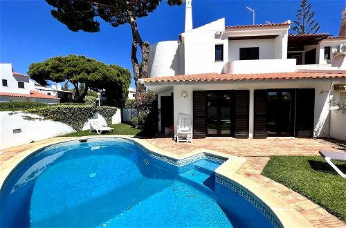Photo 5 - Vilamoura Traditional Villa With Pool by Homing