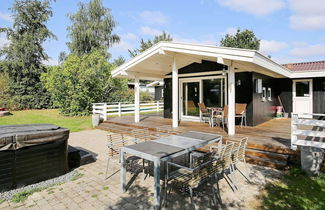 Photo 1 - 6 Person Holiday Home in Jaegerspris