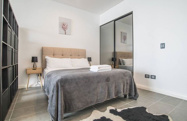 Home With Convenient Location! Close to Train&cbd - Photo 4