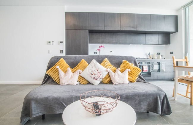 Home With Convenient Location! Close to Train&cbd - Photo 9
