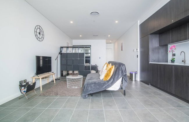 Home With Convenient Location! Close to Train&cbd - Photo 8