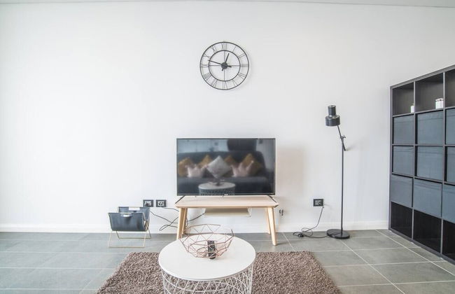Home With Convenient Location! Close to Train&cbd - Photo 7