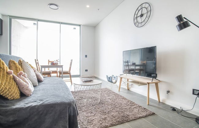Home With Convenient Location! Close to Train&cbd - Photo 1