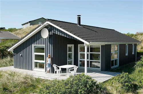 Foto 1 - 5 Person Holiday Home in Lokken