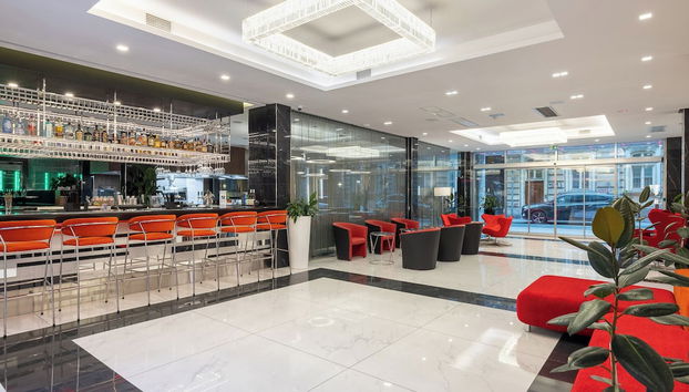 Lobby lounge
