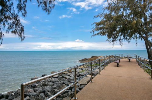 Photo 16 - Beachfront Apartment with Ocean Views