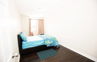 Photo 2 - Private & Comfy 2 Bedroom Near Downtown
