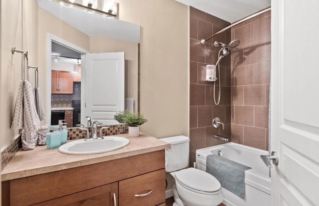 Modern DT Condo Balcony Parking Gym Hot Tub - Foto 49