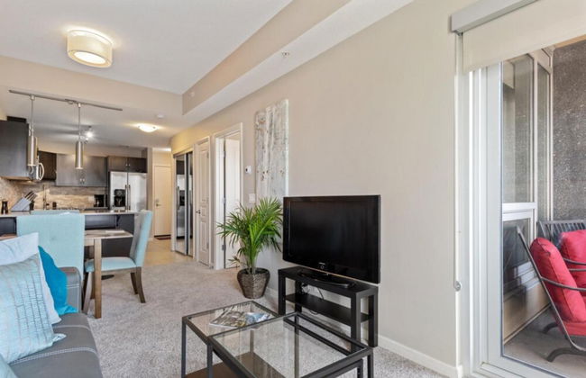 Modern DT Condo Balcony Parking Gym Hot Tub - Foto 2