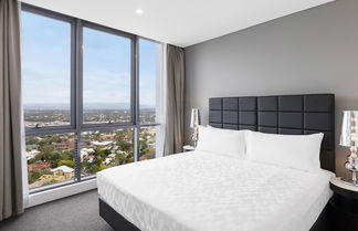 Photo 2 - Meriton Suites Southport, Gold Coast