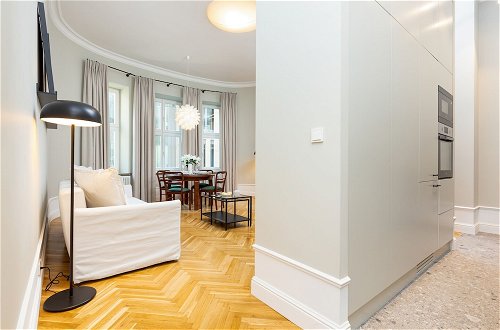 Photo 10 - Apartment Boduena Warsaw by Renters