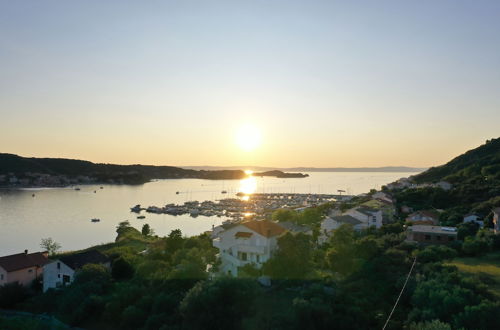 Photo 15 - Modern Apartment With Seaview