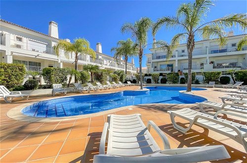 Photo 12 - Luxury Holiday Villa With Pool in Boliqueime Near Vilamoura, Golf Nearby