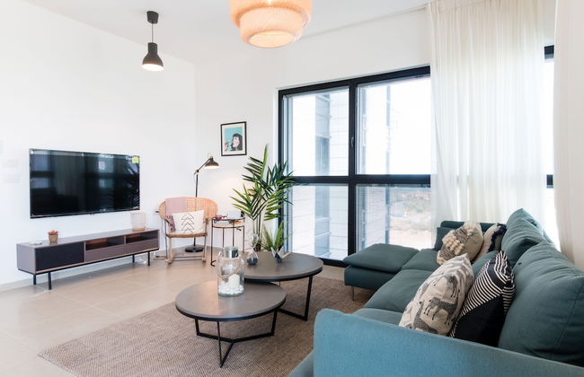 Artsy Modern Bright Apt in Bat Yam - Foto 1