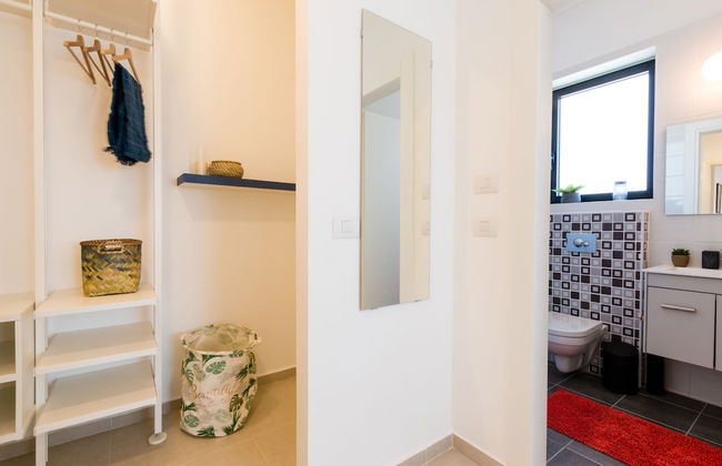 Artsy Modern Bright Apt in Bat Yam - Foto 4