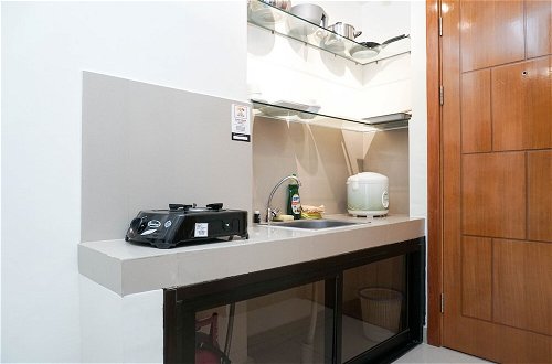Foto 6 - Best Choice Studio At The Nest Apartment Near Puri By Travelio