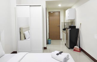 Photo 3 - Simply Homey Studio at Vida View Apartment