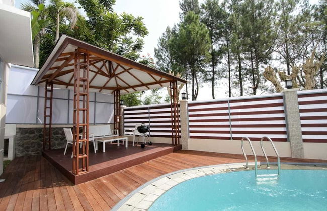 Villa Kota Bunga Puncak 4 Bedroom - Foto 13