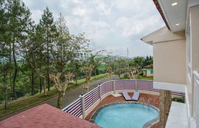 Villa Kota Bunga Puncak 4 Bedroom - Foto 22