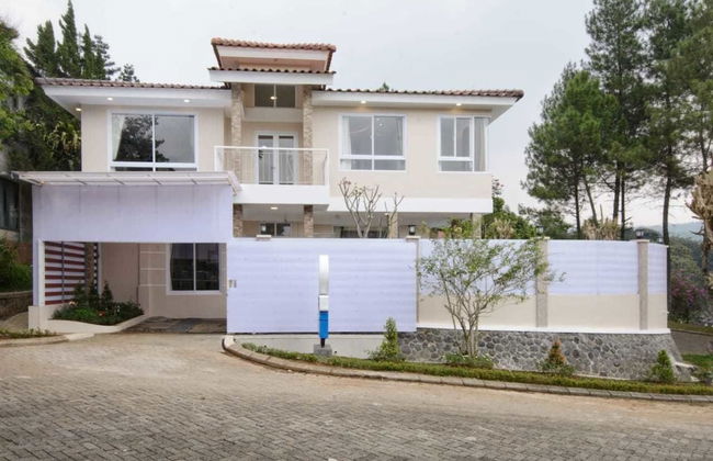 Villa Kota Bunga Puncak 4 Bedroom - Foto 26