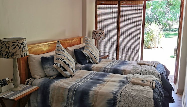 Photo 1 - Cozy Triple Room With King Sized bed and Single Bed, Near Bloemfontein