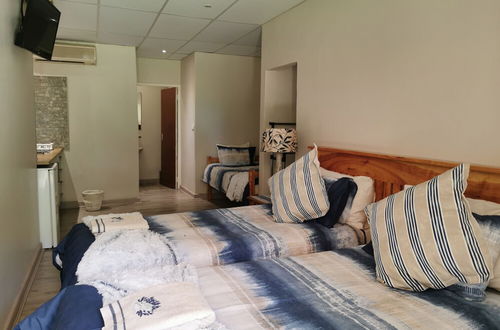 Photo 4 - Cozy Triple Room With King Sized bed and Single Bed, Near Bloemfontein