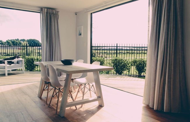 Relax In True New Modern Style - Photo 1