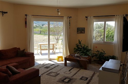 Foto 8 - Olive Tree Villa 3 Double Bedrooms With Spectacular Mountain Sea View