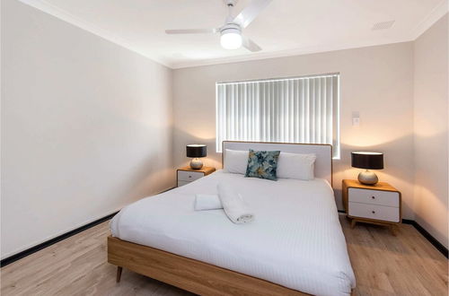 Photo 4 - Executive 1BR Suite - Close to Foreshore & Cbd