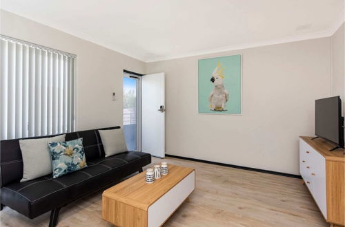 Photo 15 - Executive 1BR Suite - Close to Foreshore & Cbd