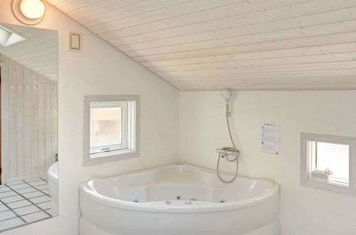 Photo 14 - 8 Person Holiday Home in Nexo
