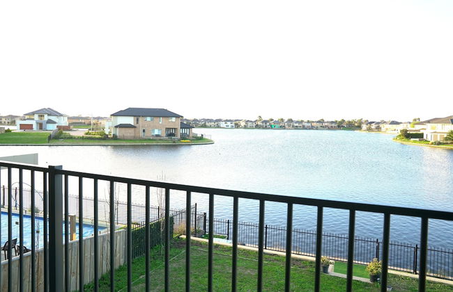 Waterfront Villa in Sanctuary Lakes - Photo 28