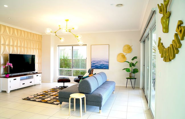 Waterfront Villa in Sanctuary Lakes - Photo 21
