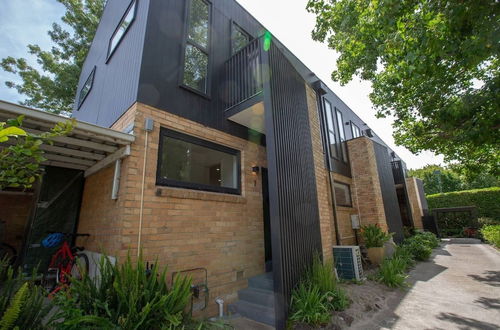 Photo 23 - Designer Taste 2BR Townhouse@hawthorn