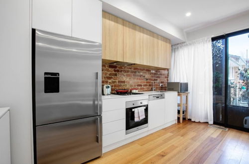 Photo 10 - Designer Taste 2BR Townhouse@hawthorn