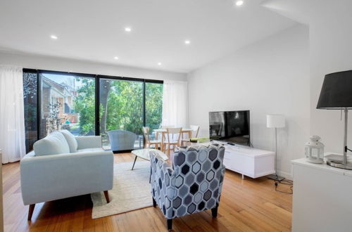 Photo 14 - Designer Taste 2BR Townhouse@hawthorn