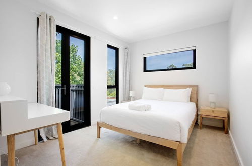 Photo 3 - Designer Taste 2BR Townhouse@hawthorn