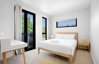 Photo 3 - Designer Taste 2BR Townhouse@hawthorn