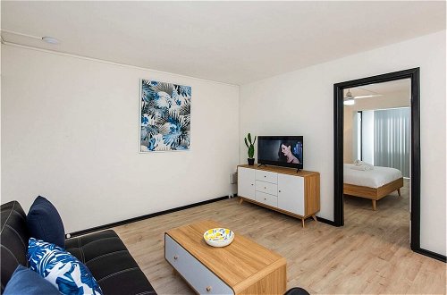 Foto 10 - Modern 1 Bedroom Apartment Near the River and the City