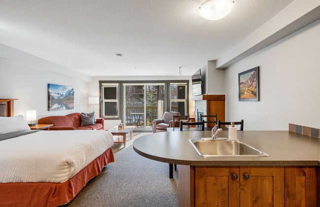 LARGE Studio | Ski In/Out | Pool & Hot Tubs | Central Upper Village Location - Foto 2