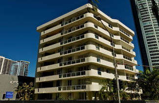 Foto 1 - Carlton Apartments